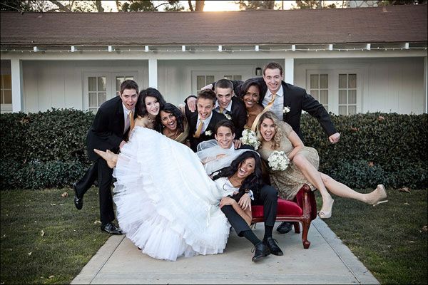 リラックスした花嫁にきゅん♡ゆったりくつろいで撮るカウチウェディングが素敵！にて紹介している画像