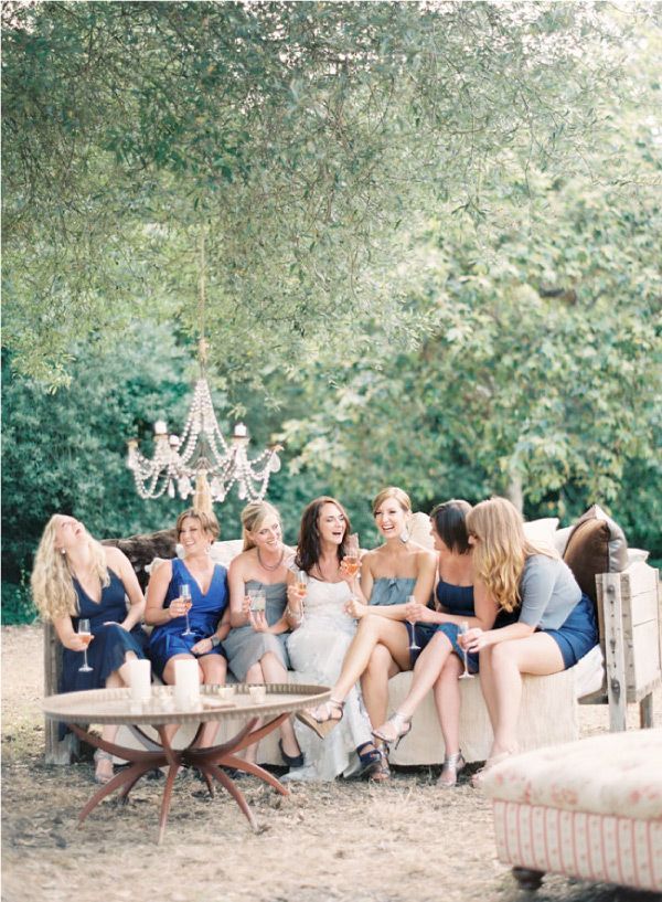 リラックスした花嫁にきゅん♡ゆったりくつろいで撮るカウチウェディングが素敵！にて紹介している画像