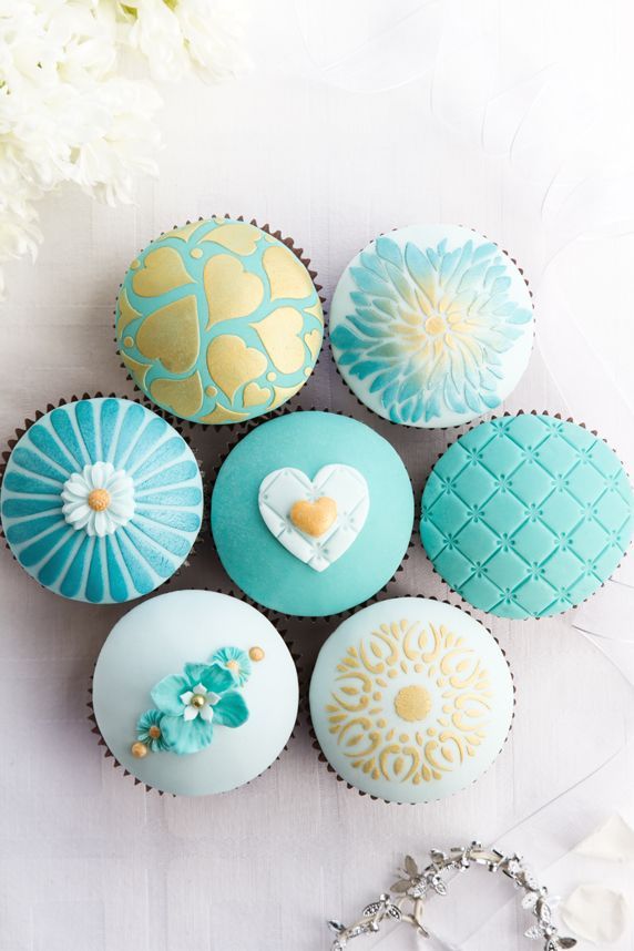 サムシングブルーをケーキにも♡『4つのモチーフ別』cakeカタログ*にて紹介している画像