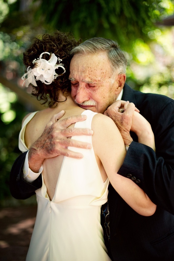 "Forever Daddy’s Little Girl Even After Marriage...♡ Heartwarming Parent-Child Moments at a Wedding♡"にて紹介している画像