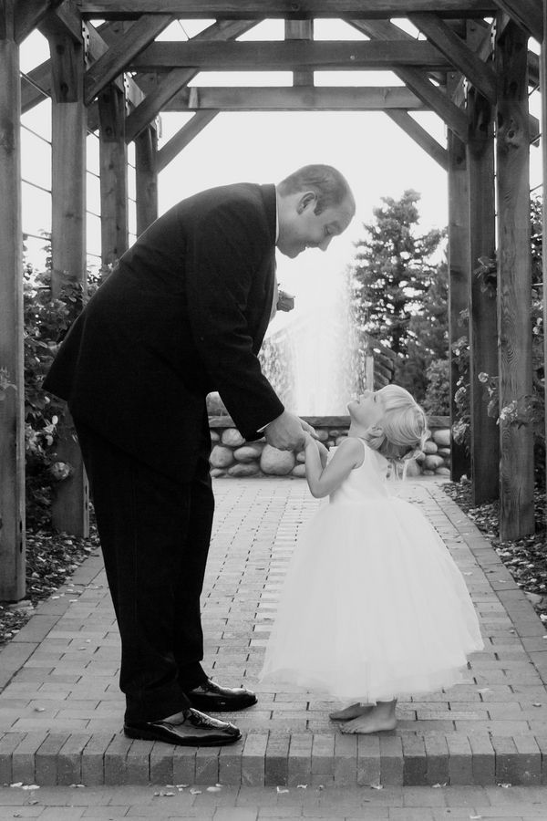 "Forever Daddy’s Little Girl Even After Marriage...♡ Heartwarming Parent-Child Moments at a Wedding♡"にて紹介している画像