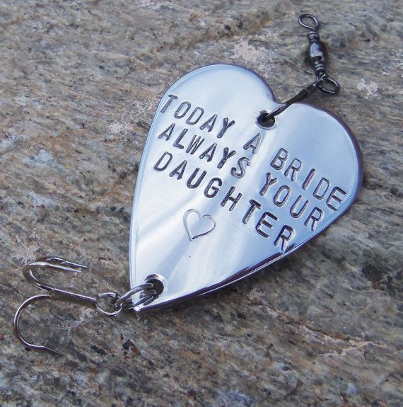 "Forever Daddy’s Little Girl Even After Marriage...♡ Heartwarming Parent-Child Moments at a Wedding♡"にて紹介している画像