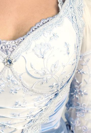 私、魔法に掛けられた？淡いブルーのドレスで、まるでシンデレラ気分のお姫様♡にて紹介している画像