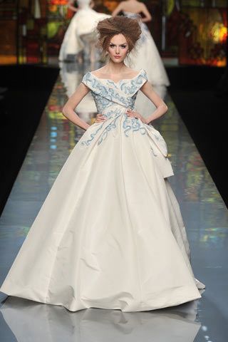 私、魔法に掛けられた？淡いブルーのドレスで、まるでシンデレラ気分のお姫様♡にて紹介している画像