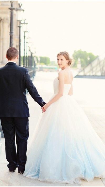 私、魔法に掛けられた？淡いブルーのドレスで、まるでシンデレラ気分のお姫様♡にて紹介している画像