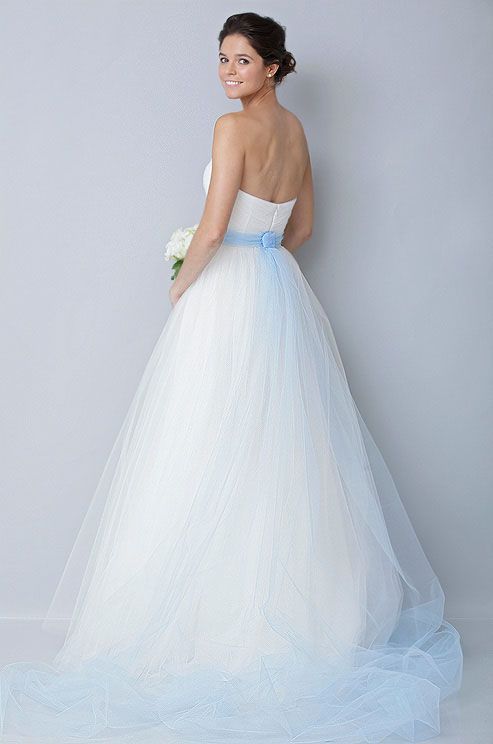 私、魔法に掛けられた？淡いブルーのドレスで、まるでシンデレラ気分のお姫様♡にて紹介している画像