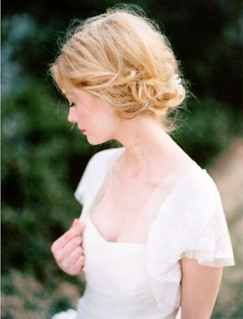 Latest Hairstyles! Cute Bridal Hair Arrangement Techniques for Long Bob "Lob" ♡にて紹介している画像
