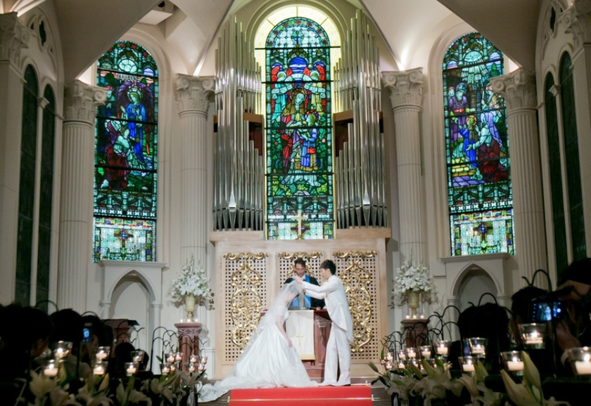 "To Avoid Disappointment When Viewing Photos Later! The Guidelines for Perfecting Your Posture During the 'Veil Up' Moment"にて紹介している画像