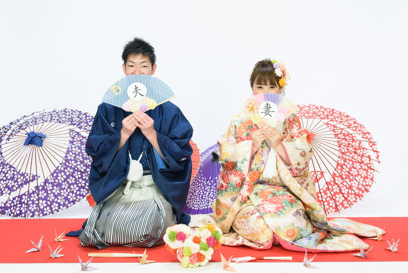 Charming DIY "Fan Bouquet Props" by Senior Brides to Complement Japanese Traditional Attire!にて紹介している画像