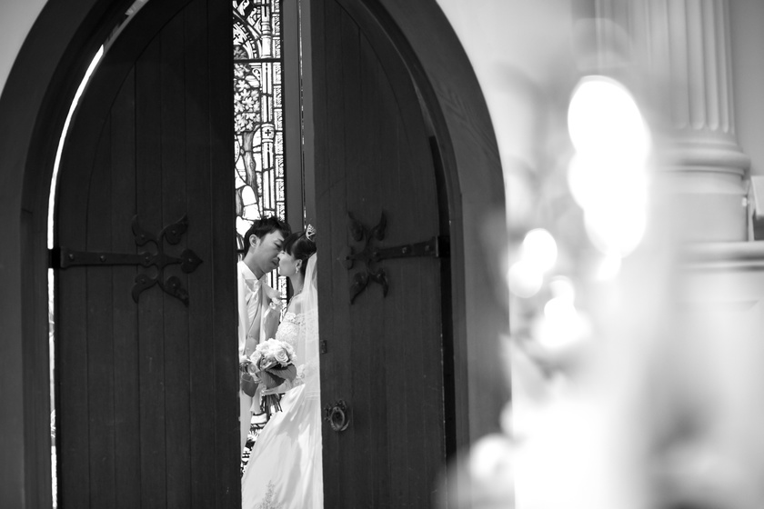 閉まりかける扉の向こうで、誓いのチュッ♡有終の美を飾れる「クロージングキス」って知ってる？＊にて紹介している画像