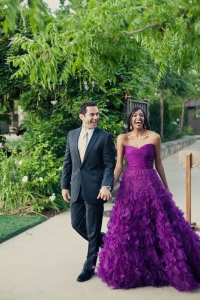 "Trendsetting and Adorable: The Most Popular Color for a Wedding Dress - A Stunning Purple Dress for Your Special Day!"にて紹介している画像