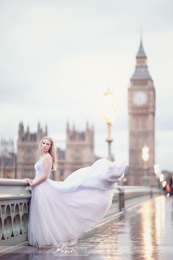 "Trendsetting and Adorable: The Most Popular Color for a Wedding Dress - A Stunning Purple Dress for Your Special Day!"にて紹介している画像