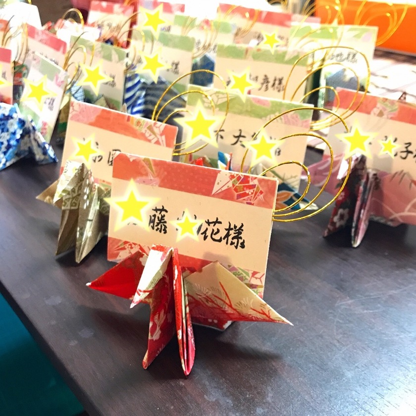 こんなの見たことない！インスタグラムで見つけた先輩花嫁さんの、珍しい席札デザインに感動♡にて紹介している画像