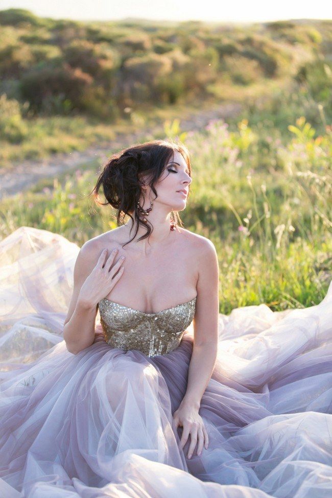 "Trendsetting and Adorable: The Most Popular Color for a Wedding Dress - A Stunning Purple Dress for Your Special Day!"にて紹介している画像