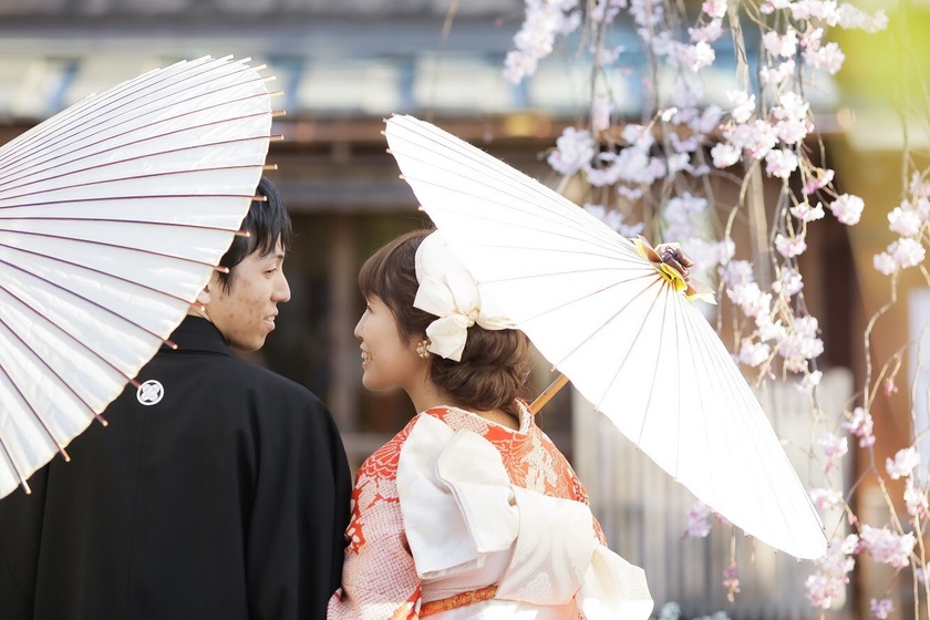 Avoid Childish Items! A List of Stylish Props for Adult-Approved Pre-Wedding Kimono Photo Sessionsにて紹介している画像