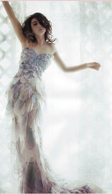 "Trendsetting and Adorable: The Most Popular Color for a Wedding Dress - A Stunning Purple Dress for Your Special Day!"にて紹介している画像