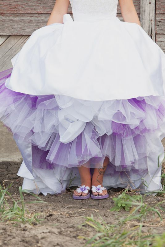 "Trendsetting and Adorable: The Most Popular Color for a Wedding Dress - A Stunning Purple Dress for Your Special Day!"にて紹介している画像