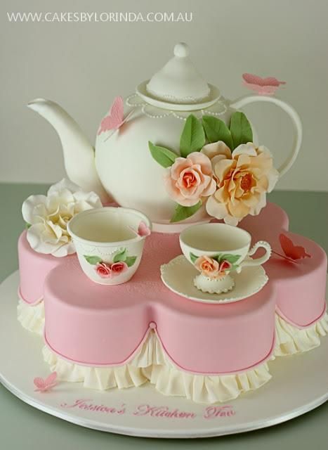 まるでアリスのお茶会♡食べられるティーポットケーキにみんなびっくり！にて紹介している画像