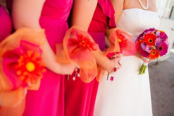 Are Gloves Outdated?! Modern Brides Enjoy Both Cuteness and Fragrance with Floral Wristlets♡にて紹介している画像