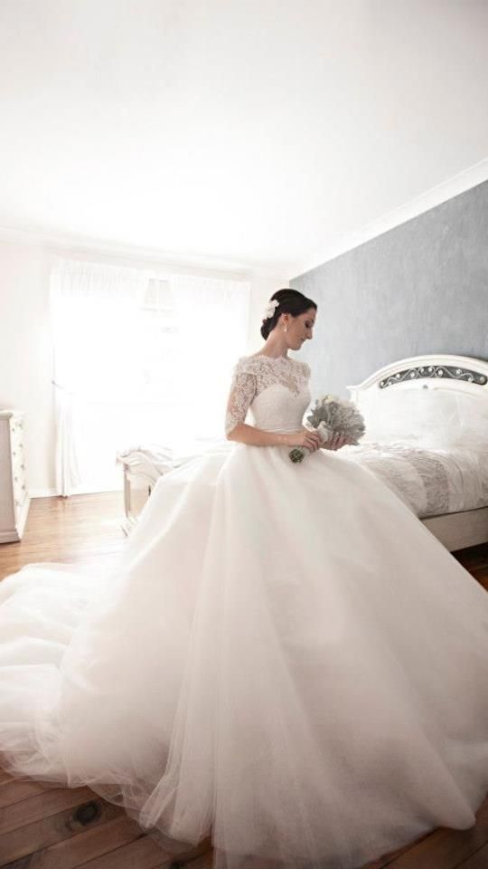 Which Silhouette Do You Prefer? A Catalog of Wedding Dresses by Style ♡にて紹介している画像