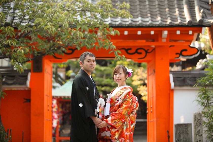 【21ショット】神社での撮影でカメラマンさんにお願いしたいウェディングフォト【総まとめ】にて紹介している画像