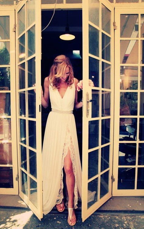 Which Silhouette Do You Prefer? A Catalog of Wedding Dresses by Style ♡にて紹介している画像