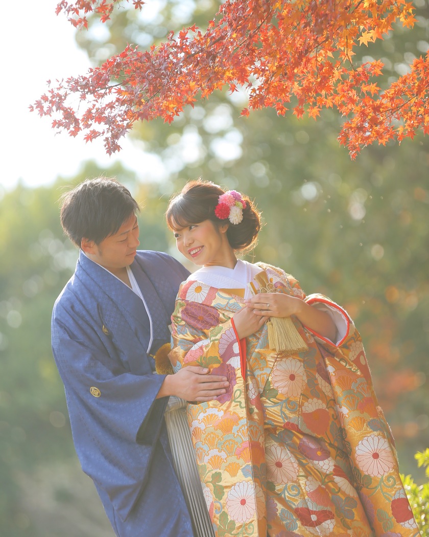 The Ultimate Guide to Stylish and Cute Kimono Pre-Wedding Poses Without Using Props ♡にて紹介している画像