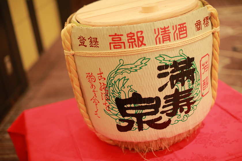 和装でやりたい演出ナンバーワン！結婚式での「鏡開き（鏡割り）」のやり方・費用が知りたい♡にて紹介している画像