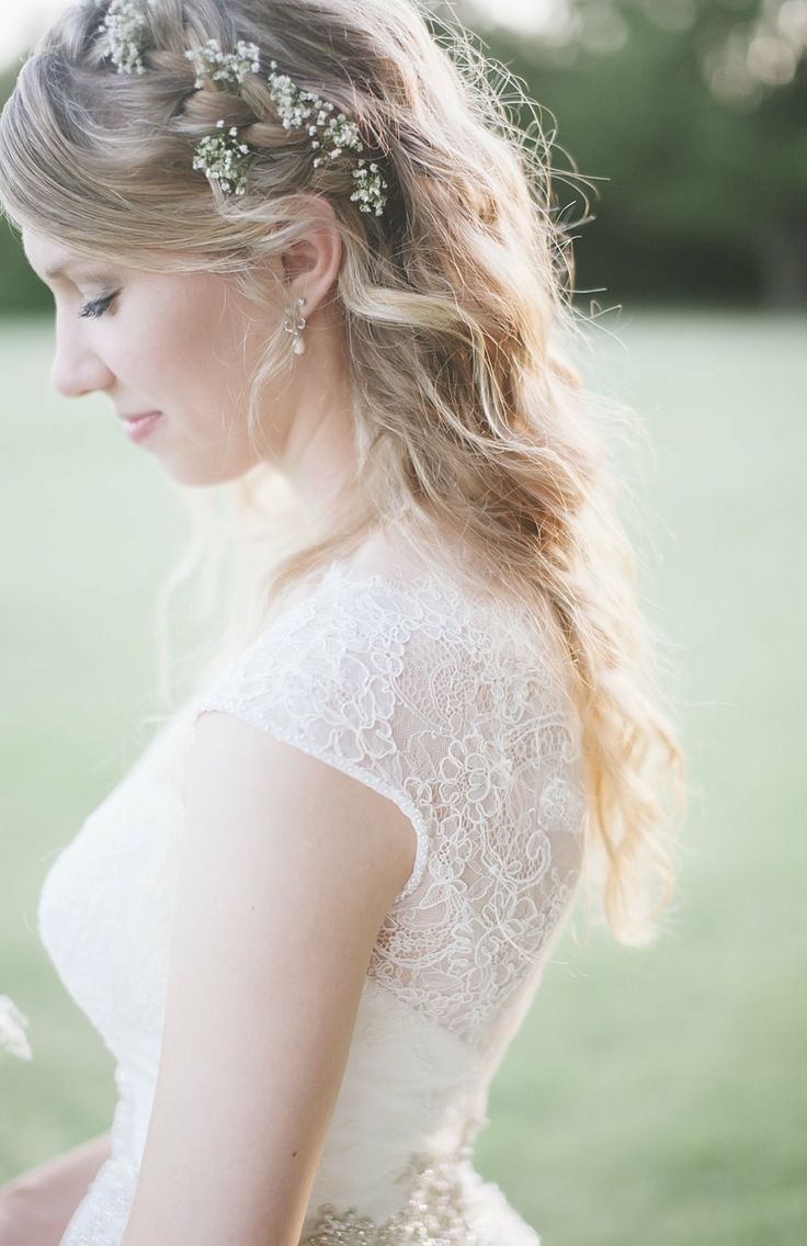 Perfect for Brides♡ Delicate and Cute Baby's Breath Hair Arrangement＊にて紹介している画像
