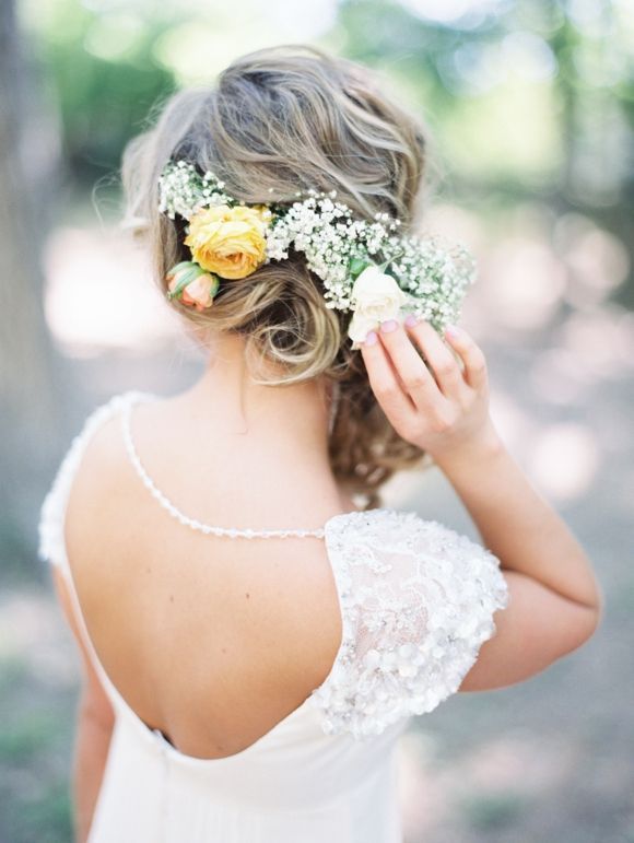 Perfect for Brides♡ Delicate and Cute Baby's Breath Hair Arrangement＊にて紹介している画像