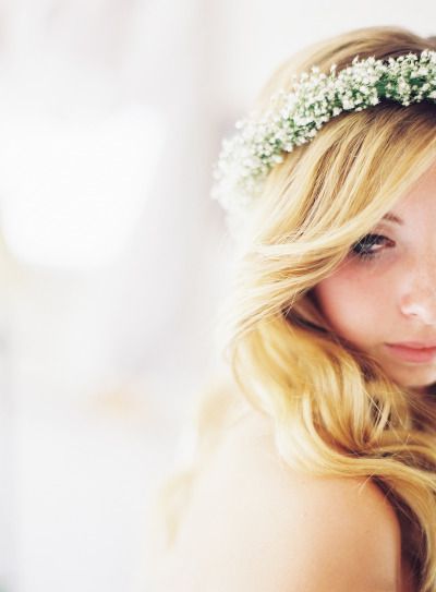Perfect for Brides♡ Delicate and Cute Baby's Breath Hair Arrangement＊にて紹介している画像