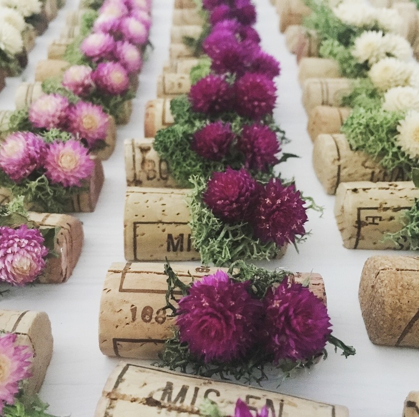 "Don't Waste It! A Special Feature on Adorable Wedding Items Crafted from Used Wine Corks♡"にて紹介している画像