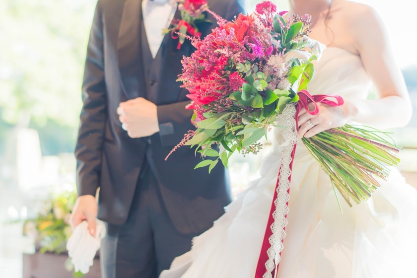 Super Cute Stylish Bouquets Crafted with Love: A Color-Coded Catalog of Clutch Bouquets ✳︎にて紹介している画像