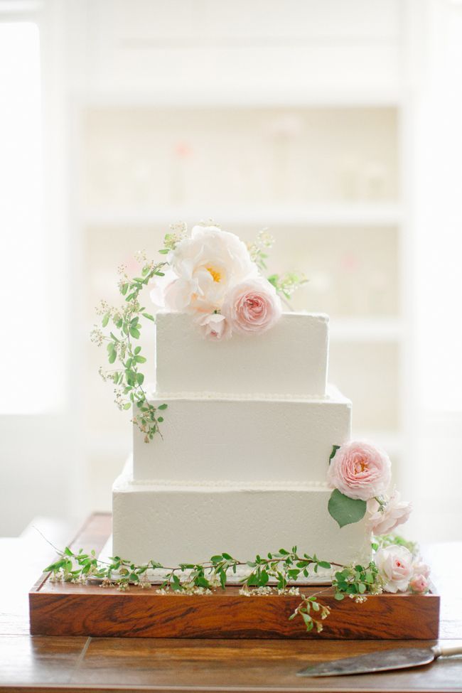 シンプルで可愛い♡squareのweddingケーキをあつめました♡にて紹介している画像