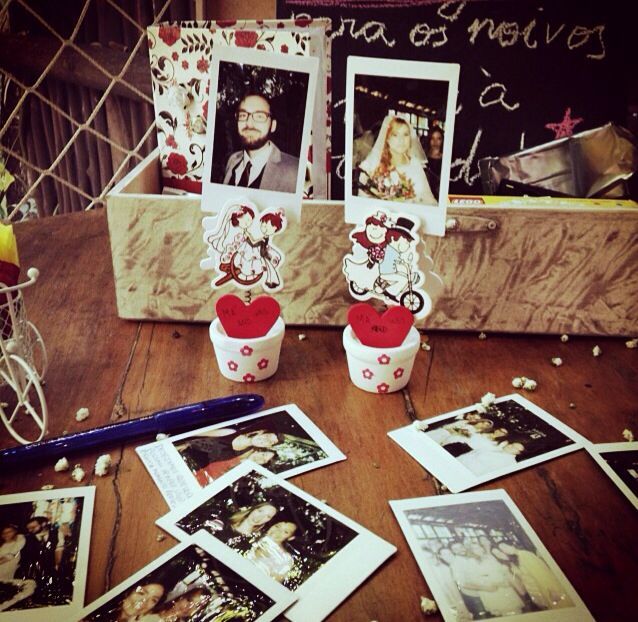 "Embrace Warmth: Capture Wedding Memories with a Retro Cute Instant Camera!"にて紹介している画像