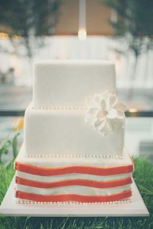 シンプルで可愛い♡squareのweddingケーキをあつめました♡にて紹介している画像