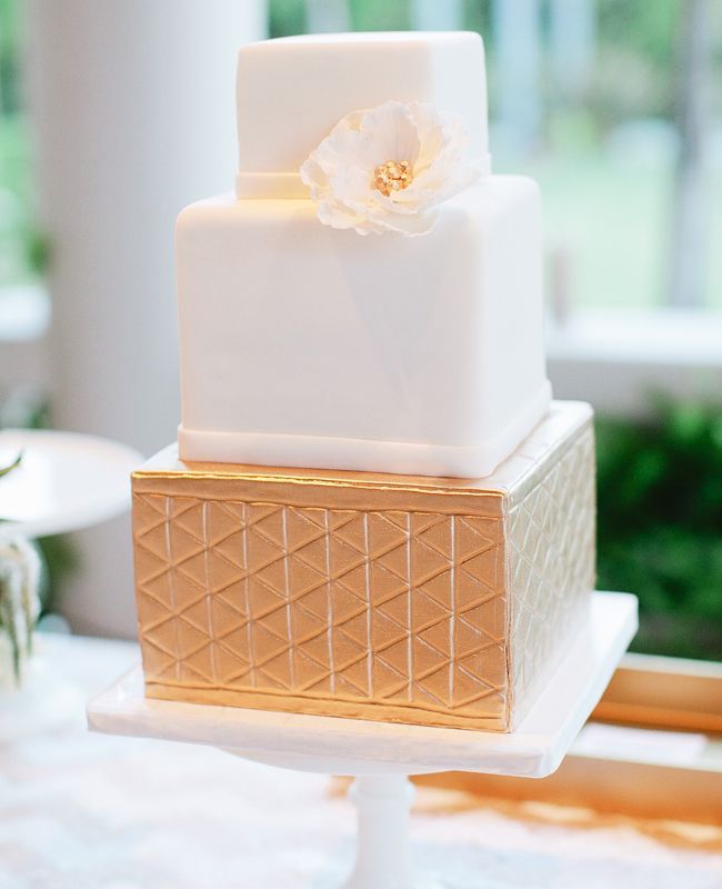 シンプルで可愛い♡squareのweddingケーキをあつめました♡にて紹介している画像