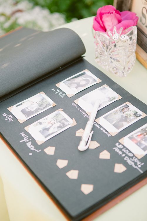 "Embrace Warmth: Capture Wedding Memories with a Retro Cute Instant Camera!"にて紹介している画像