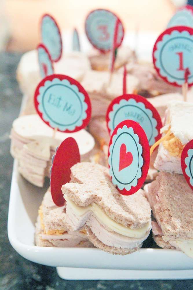 まるでアリスのお茶会♡食べられるティーポットケーキにみんなびっくり！にて紹介している画像