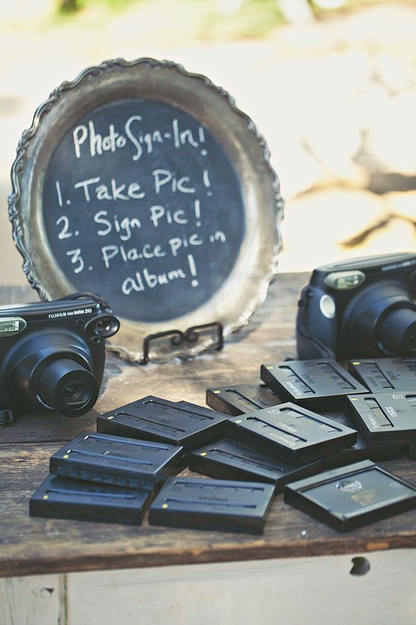 "Embrace Warmth: Capture Wedding Memories with a Retro Cute Instant Camera!"にて紹介している画像