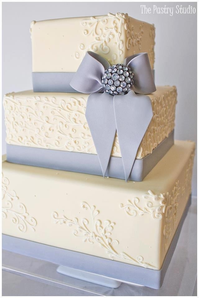 Packed with Cuteness! A Romantic Ribbon Motif Wedding Cake ♡にて紹介している画像