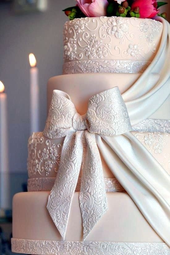 Packed with Cuteness! A Romantic Ribbon Motif Wedding Cake ♡にて紹介している画像