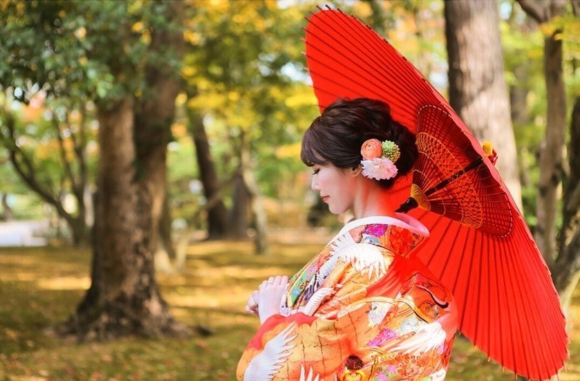 What Atmosphere Do You Prefer? Five Variations of Hair Accessories for Traditional Japanese Hairstyles with Flowers.にて紹介している画像