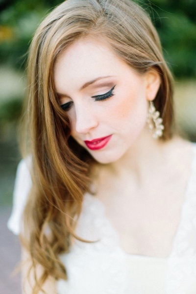 "Simple & Perfect! A Classic Charm in Bold Red Lips ♡"にて紹介している画像