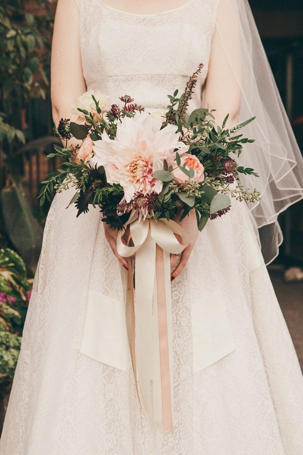 アンティーク風＊ブーケのリボンは風になびくロングが可愛い♡にて紹介している画像