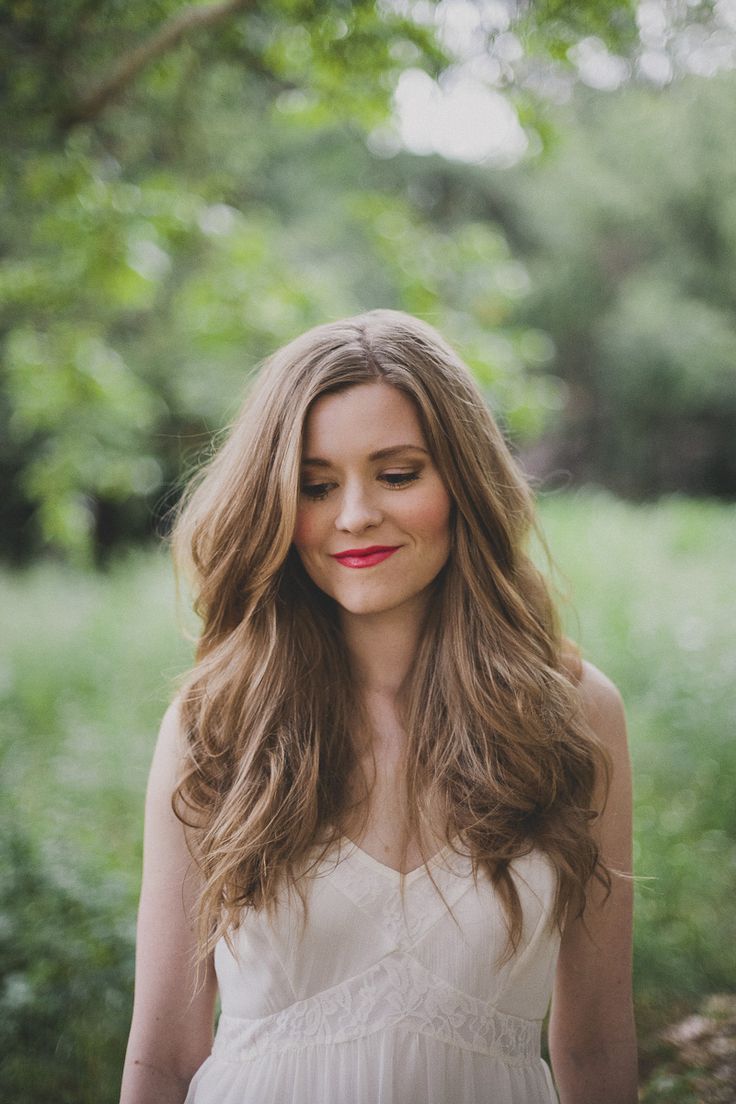 "Simple & Perfect! A Classic Charm in Bold Red Lips ♡"にて紹介している画像