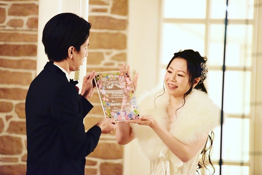 やばい！アクリル×ポスカの結婚証明書は、いざという時文字が見えないという事態が発生しているらしい...にて紹介している画像