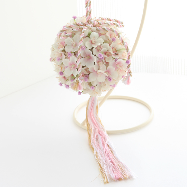 Sakura Blooms: A Princess in a Pink Background - The Enchanting Sakura Wedding!にて紹介している画像