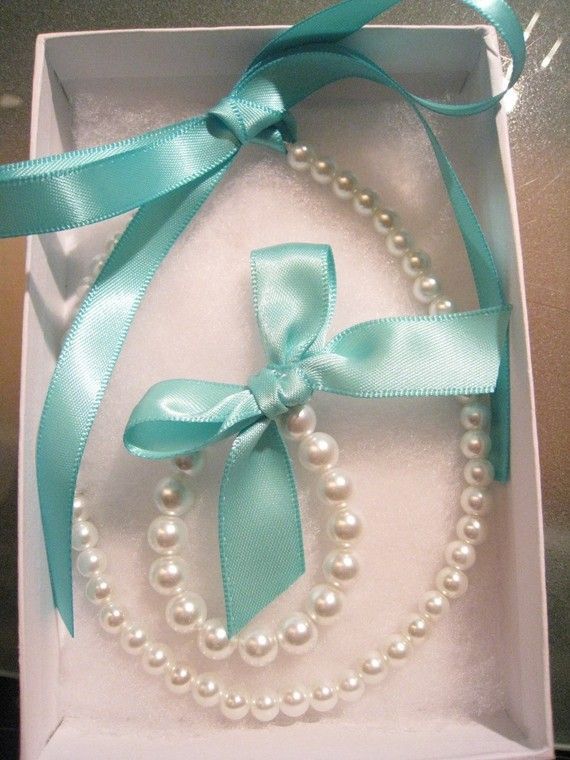 Packed with Cuteness! A Romantic Ribbon Motif Wedding Cake ♡にて紹介している画像