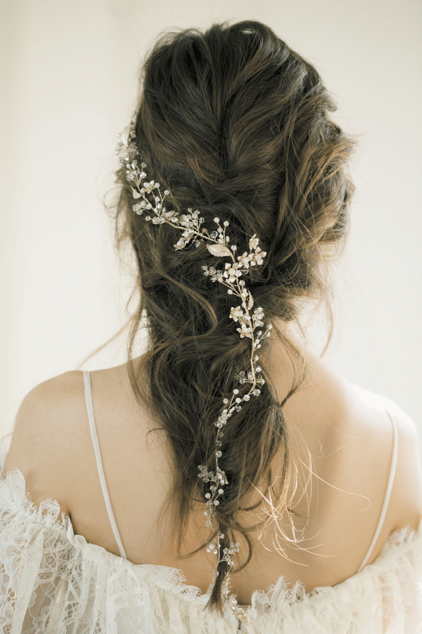 "Why Hatsuco Endo's Bridal Hairstyles with Adorable Accessory Styling are So Popular ♡"にて紹介している画像